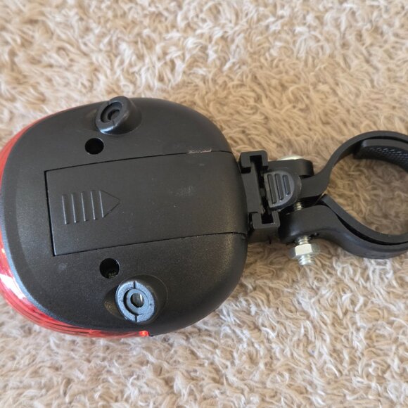 Bike Rear Light – 5 LED + 2 Laser, Seatpost Mount - Picture 3 of 5